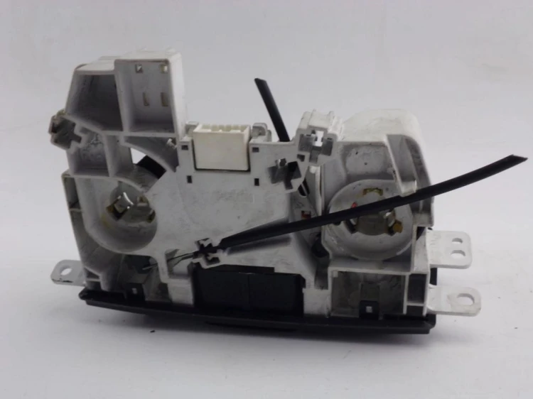 PANEL KLIMATYZACJI MAZDA PREMACY (1999-2001) 2.0 D CB08A