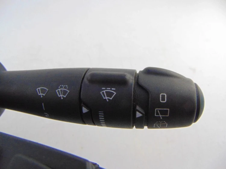 PRZEŁĄCZNIK ZESPOLONY RENAULT LAGUNA II LIFT (2005-2007) 8200420148