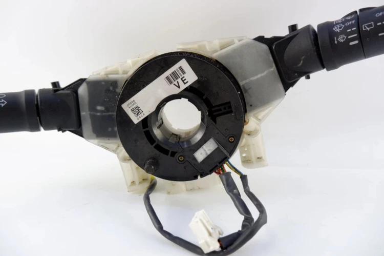 PRZEŁĄCZNIK ZESPOLONY NISSAN PRIMERA P12 1.9 DCI 25540 AV600