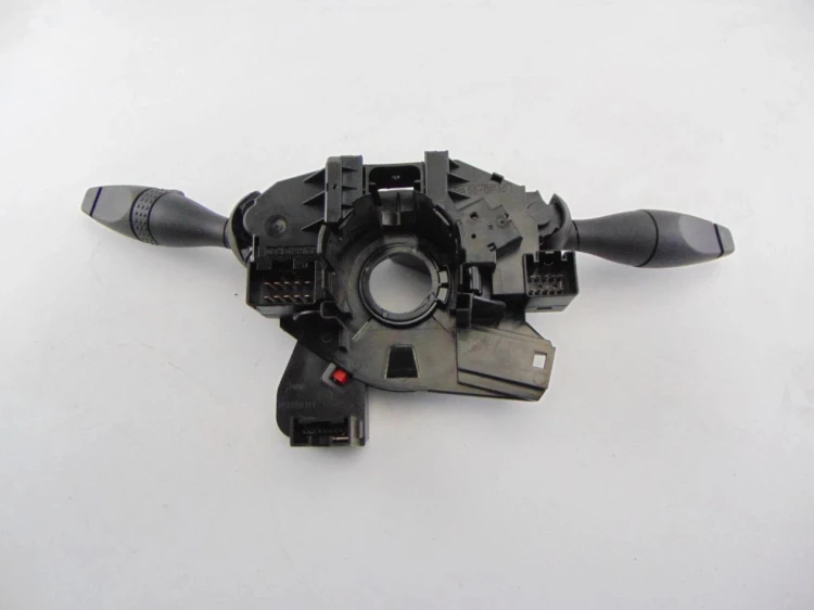PRZEŁĄCZNIK ZESPOLONY FORD FIESTA MK6 1.25 16V 6S6T 13335 AA