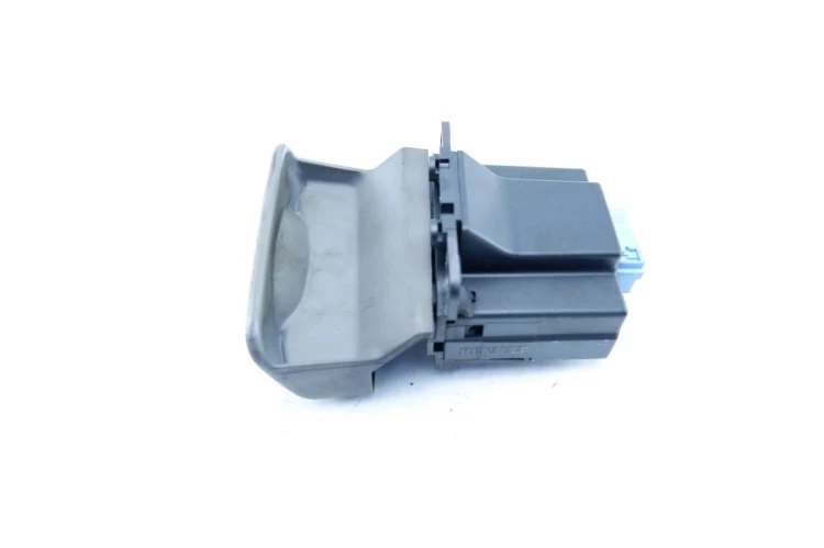 PRZYCISK HAMULCA RĘCZNEGO RENAULT SCENIC II (2003-2005) 1.9 DCI 8200270265-