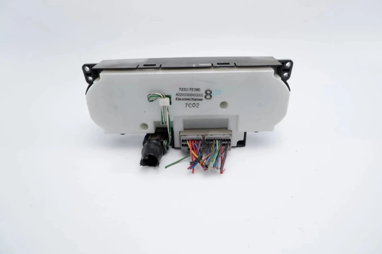 PANEL KLIMATYZACJI SUBARU IMPREZA II LIFT 2.0 72311 FE080