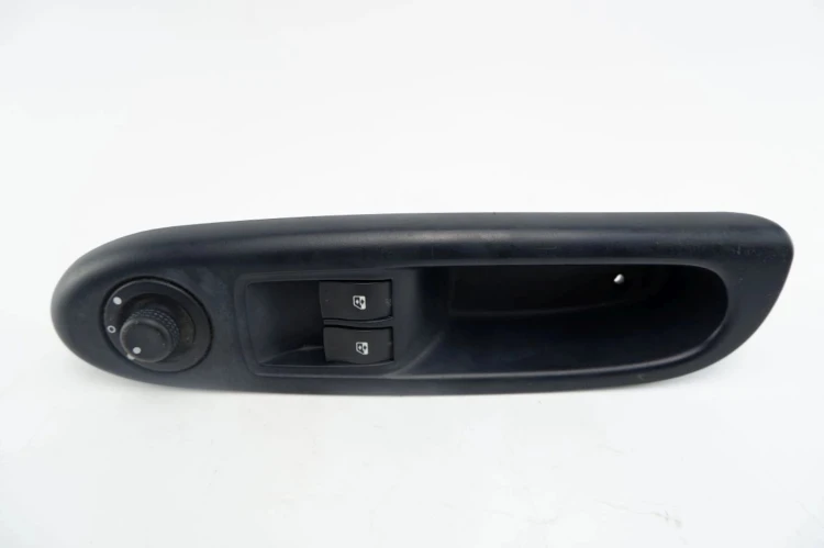 PANEL STEROWANIA SZYB RENAULT CLIO II LIFT (2003-2005) 1.5 DCI 8200084003
