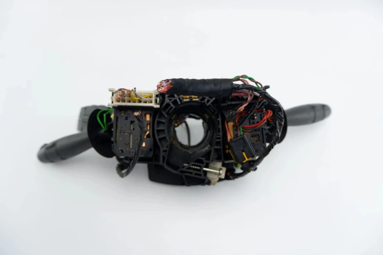 PRZEŁĄCZNIK ZESPOLONY RENAULT LAGUNA II LIFT (2005-2007) 2.0 16V 8200004642