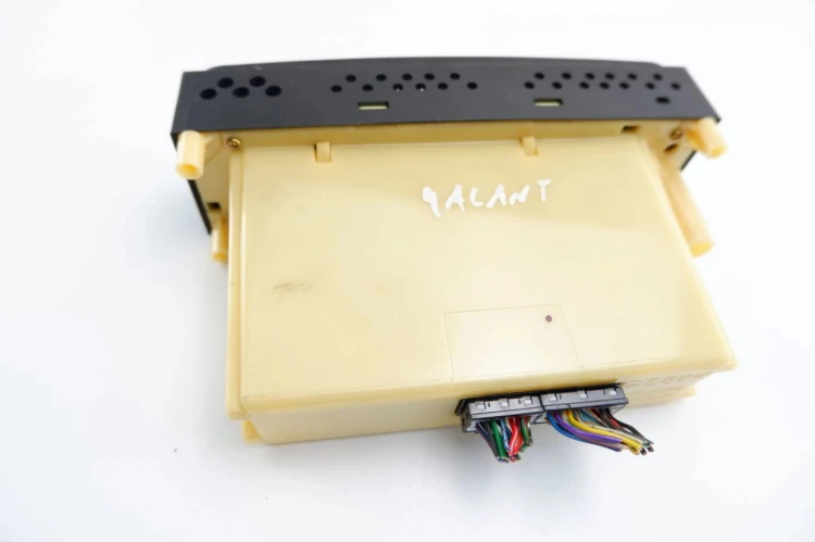 PANEL KLIMATYZACJI MITSUBISHI GALANT VIII 8 MR568514