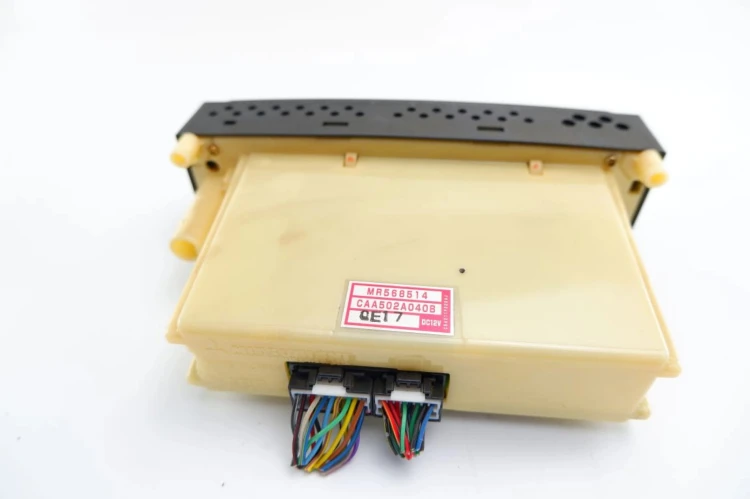 PANEL KLIMATYZACJI MITSUBISHI GALANT VIII 8 MR568514