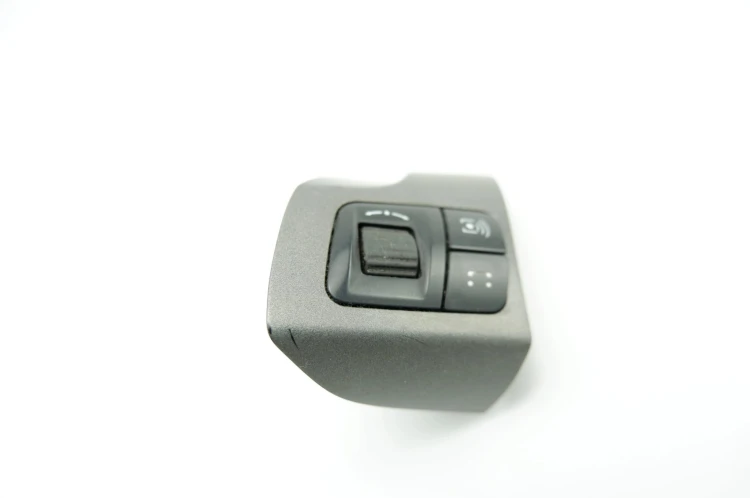 PRZYCISKI KIEROWNICY RADIA OPEL VECTRA C(2002-2008) 2.0 DTI 13208858