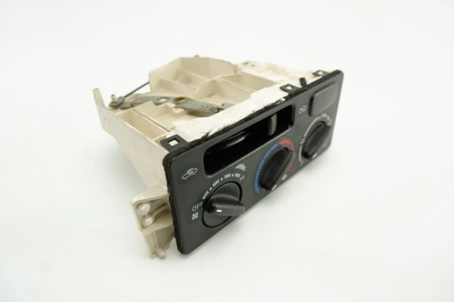 PANEL KLIMATYZACJI TOYOTA AVENSIS T22 (1997-2003) 2.0 D-4D 7011.11A