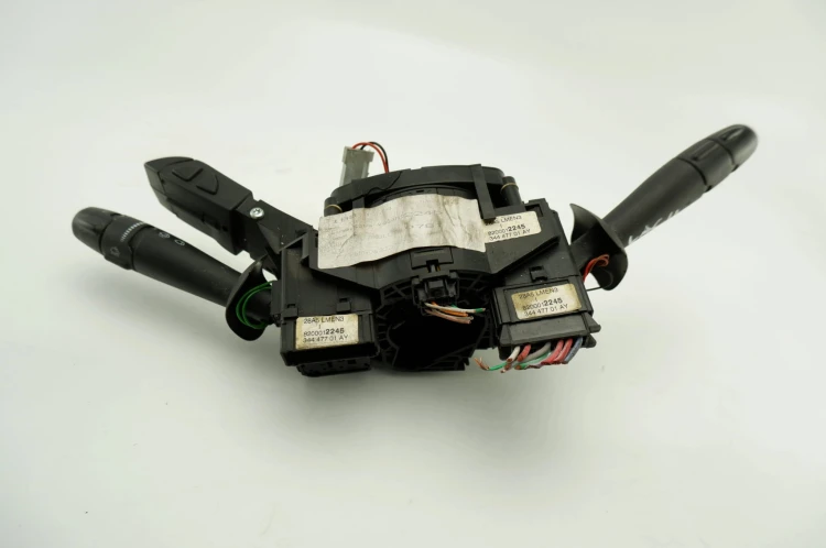PRZEŁĄCZNIK ZESPOLONY RENAULT LAGUNA II (2001-2005) 82002607817--A