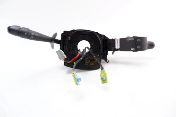 PRZEŁĄCZNIK ZESPOLONY RENAULT LAGUNA II LIFT (2005-2007) 2.0 DCI 150KM 8200