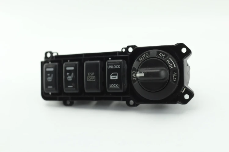 PRZEŁĄCZNIK PODGRZEWANIA FOTELI NISSAN PATHFINDER III R51 (2005-2010) 2.5 D