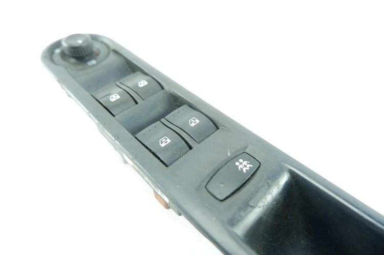 PANEL STEROWANIA SZYB RENAULT ESPACE IV (2003-2006) 3.0 DCI 177KM 820032842