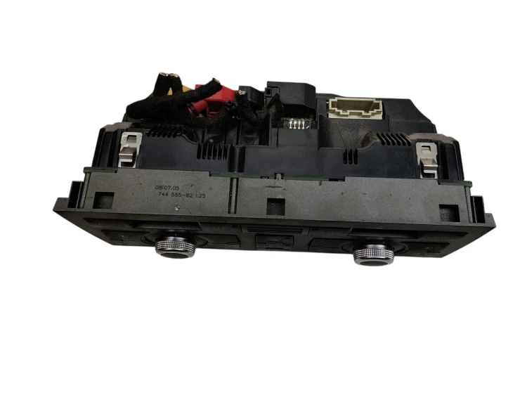 PANEL KLIMATYZACJI AUDI A6 C6 (2004-2008) 2.4 V6 177KM 4F1820043R