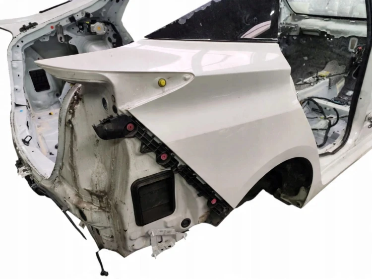 BŁOTNIK PRAWY TYŁ TOYOTA PRIUS IV (2016-2019) 1.8 HYBRID 122KM