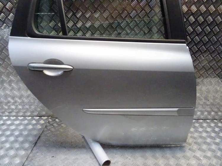 DRZWI PRAWY TYŁ RENAULT CLIO III LIFT (2009-2012)