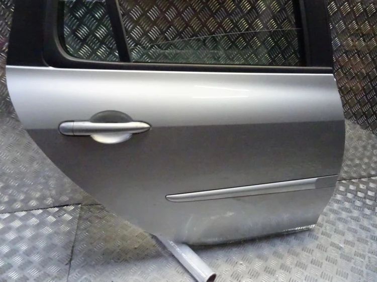 DRZWI PRAWY TYŁ RENAULT CLIO III LIFT (2009-2012)