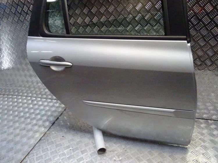 DRZWI PRAWY TYŁ RENAULT CLIO III LIFT (2009-2012)