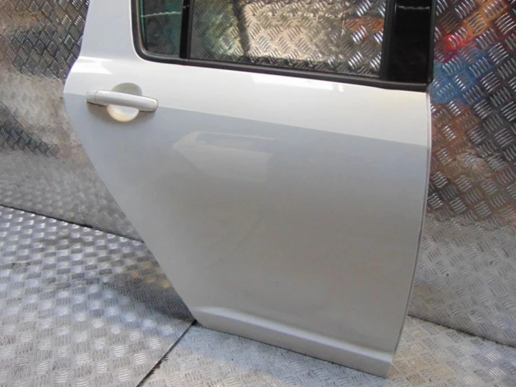 DRZWI PRAWY TYŁ SUZUKI SWIFT IV MK6