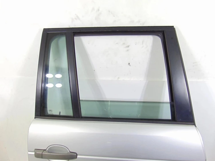 DRZWI PRAWY TYŁ LAND ROVER RANGE ROVER III L322 (2001-2012) 3.0D 177
