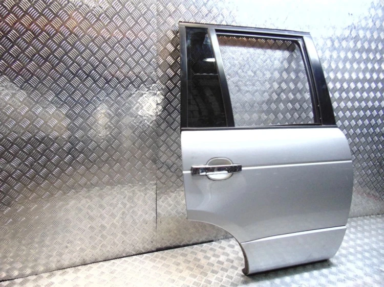 DRZWI PRAWY TYŁ LAND ROVER RANGE ROVER III(2001-2012) 3.0D 177