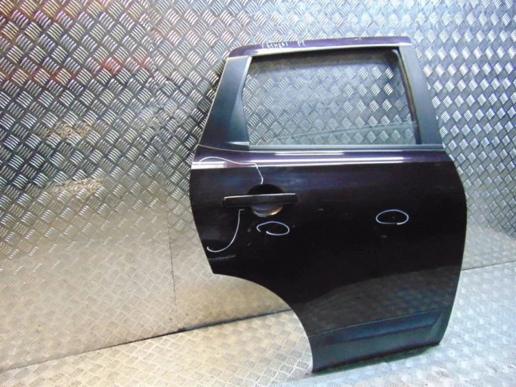 DRZWI PRAWY TYŁ NISSAN QASHQAI LIFT (2009-2013) 1.6 16V