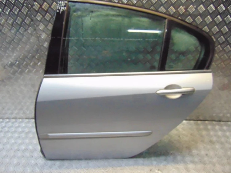 DRZWI LEWY TYŁ RENAULT LAGUNA III LIFT (2013-2015) 2.0 DCI