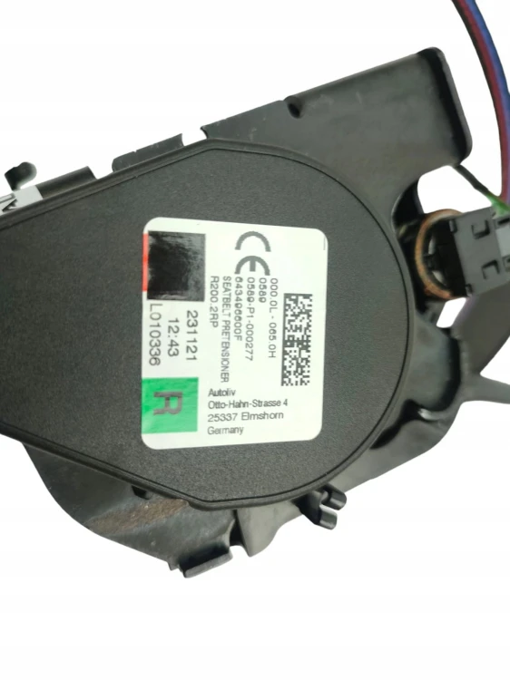 PAS BEZPIECZEŃSTWA PRAWY TYŁ BMW F40 (2019-) 1.5 T 136KM 643496600F
