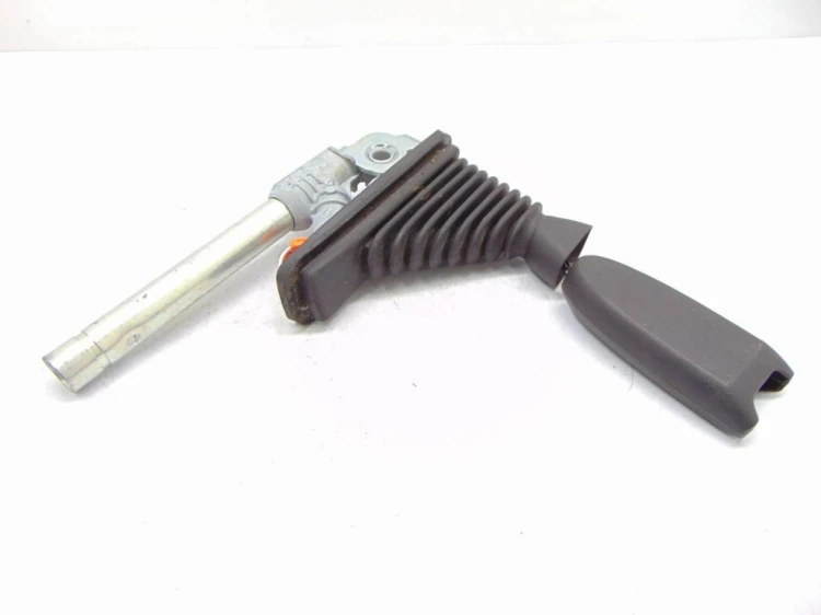 NAPINACZ PASA PRAWY PRZÓD NISSAN QASHQAI (2007-2013) 2.0 16V