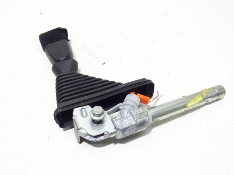 NAPINACZ PASA PRAWY PRZÓD NISSAN QASHQAI (2007-2013)