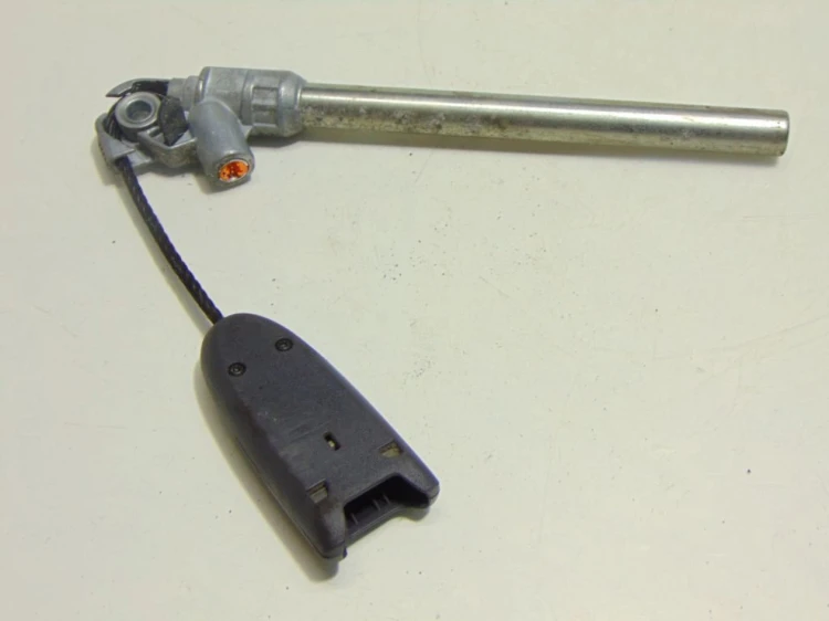NAPINACZ PASA PRAWY PRZÓD RENAULT SCENIC III (2009-2013) 1.6 16V