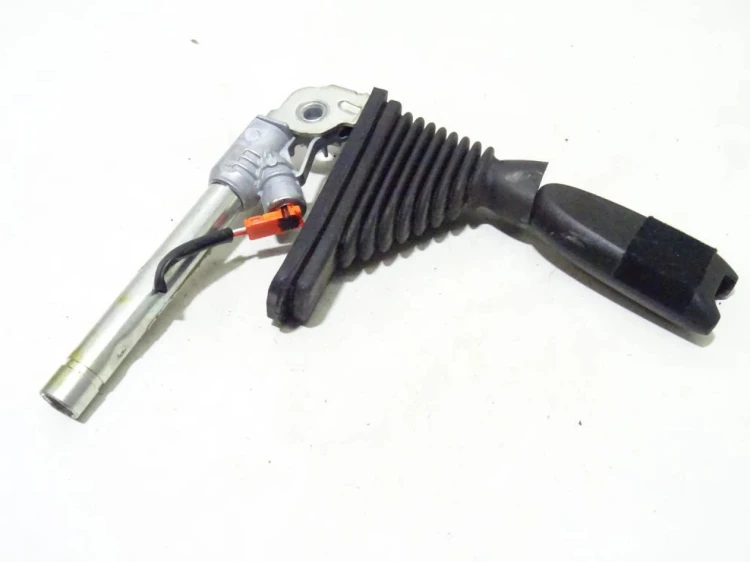 NAPINACZ PASA PRAWY PRZÓD NISSAN QASHQAI (2007-2013)