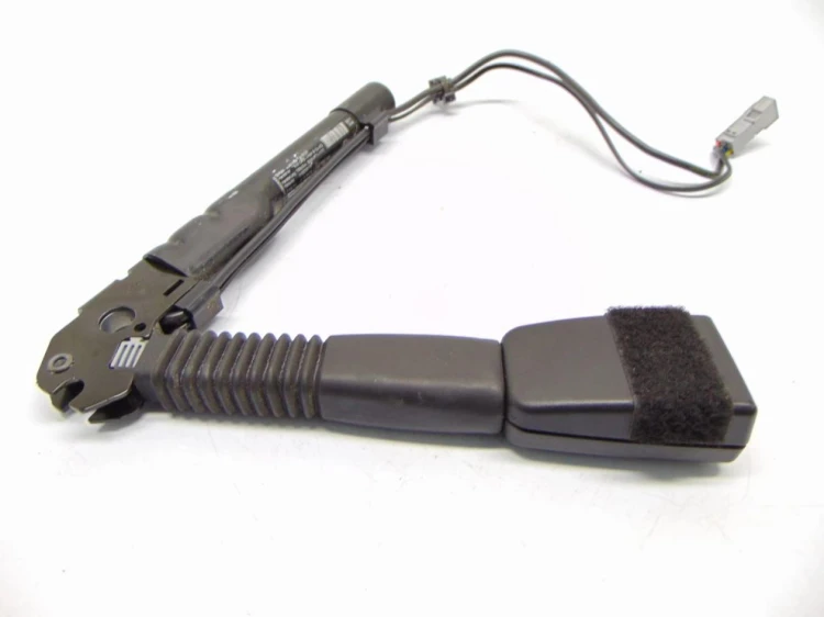 NAPINACZ PASA PRAWY PRZÓD BMW E82 (2007-2011) 33040941
