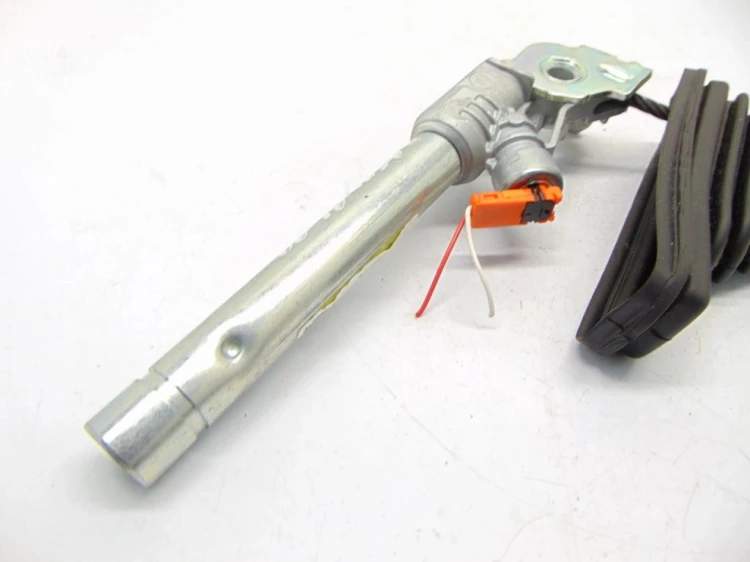 NAPINACZ PASA PRAWY PRZÓD NISSAN QASHQAI (2007-2013) 86843 JD000