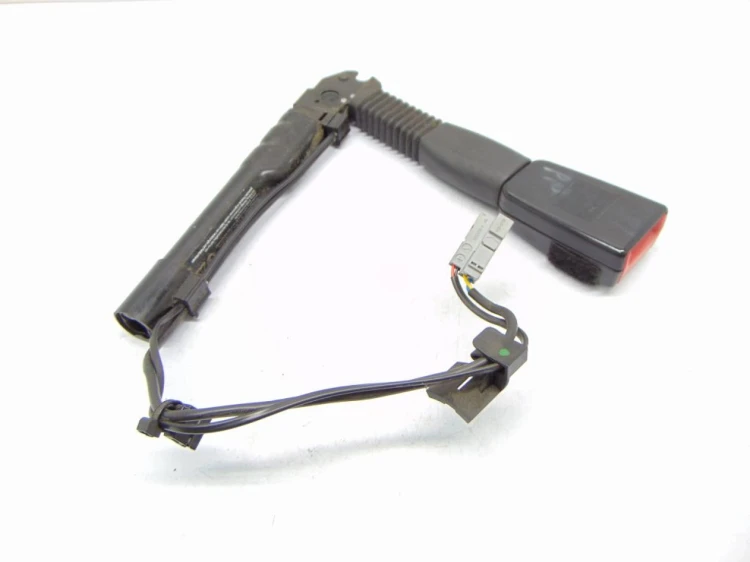NAPINACZ PASA PRAWY PRZÓD BMW E81 LIFT(2007-2011) 34060065B