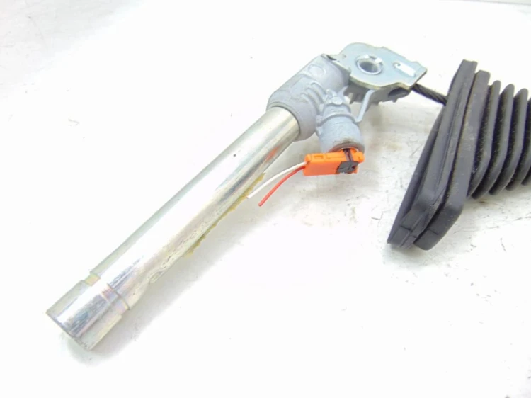 NAPINACZ PASA PRAWY PRZÓD NISSAN QASHQAI (2007-2013) 2.0 DCI