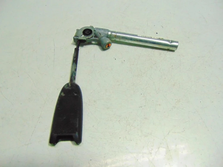 NAPINACZ PASA PRAWY PRZÓD RENAULT SCENIC III (2009-2013) 1.6 16V
