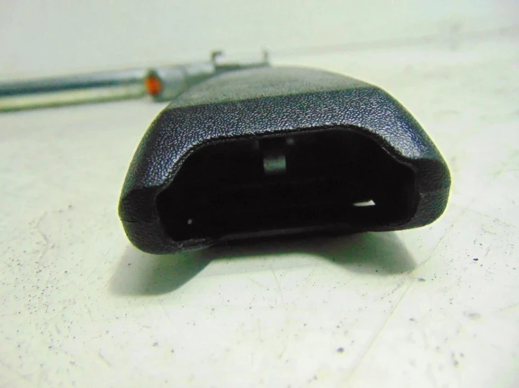 NAPINACZ PASA PRAWY PRZÓD RENAULT SCENIC III (2009-2013) 1.6 16V
