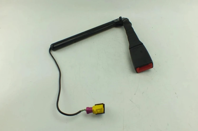 NAPINACZ PASA PRAWY PRZÓD OPEL VECTRA C(2002-2008) 1.8 16V