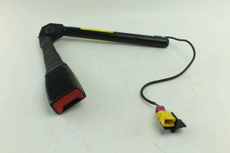 NAPINACZ PASA PRAWY PRZÓD OPEL VECTRA C(2002-2008) 1.8 16V
