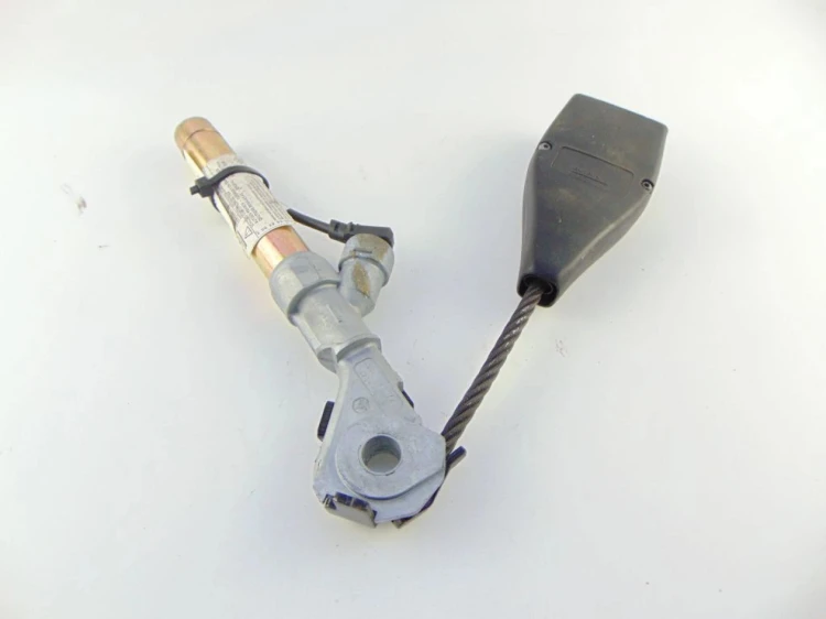 NAPINACZ PASA LEWY PRZÓD RENAULT CLIO II (1998-2003) 1.2 8V