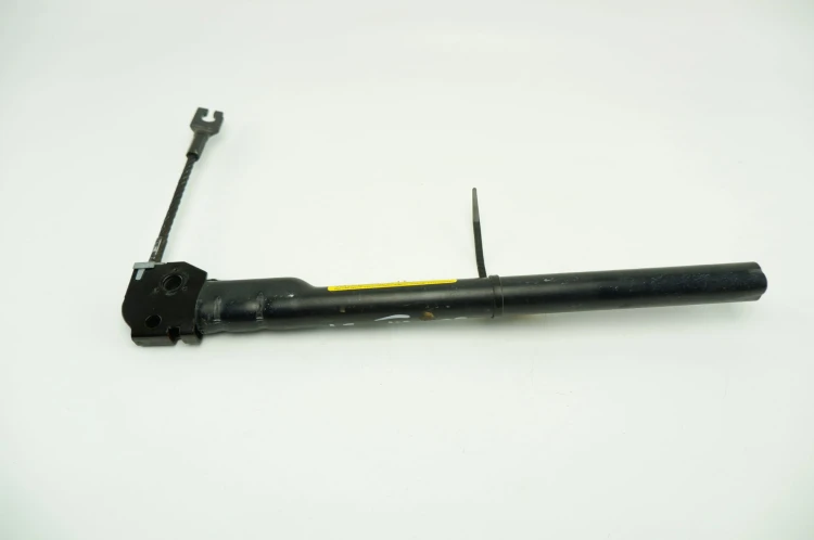 NAPINACZ PASA LEWY PRZÓD RENAULT CLIO III (2005-2009) 33061871A