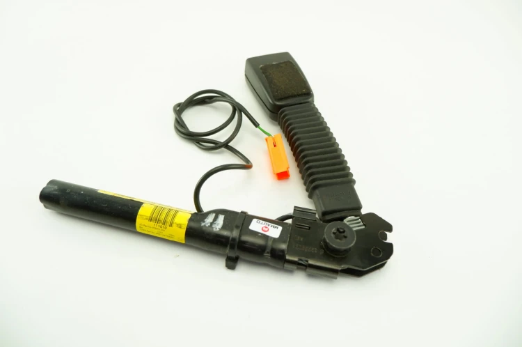 NAPINACZ PASA LEWY PRZÓD FORD FOCUS MK2 (2004-2011) 2.0 TDCI 33043107E