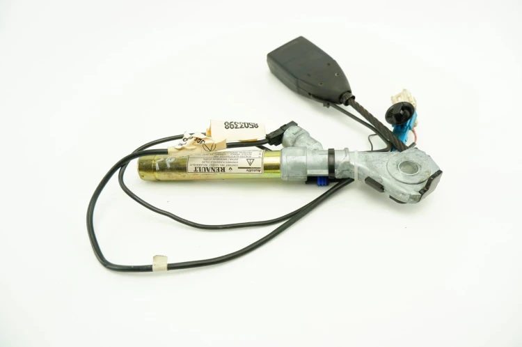 NAPINACZ PASA PRAWY PRZÓD RENAULT CLIO II (1998-2003) 1.2 8503398