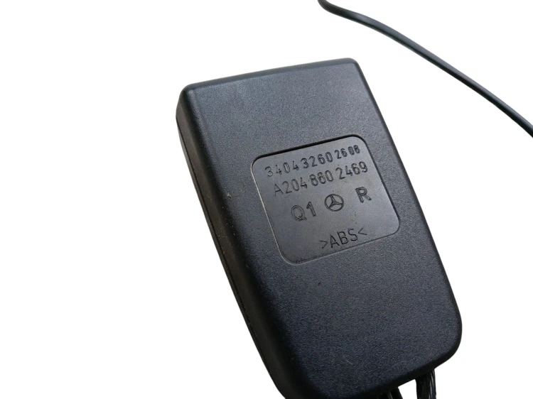 ZAPINKA PASA PRAWY PRZÓD MERCEDES C W204 (2007-2011) 2.2 CDI 170KM A2048602