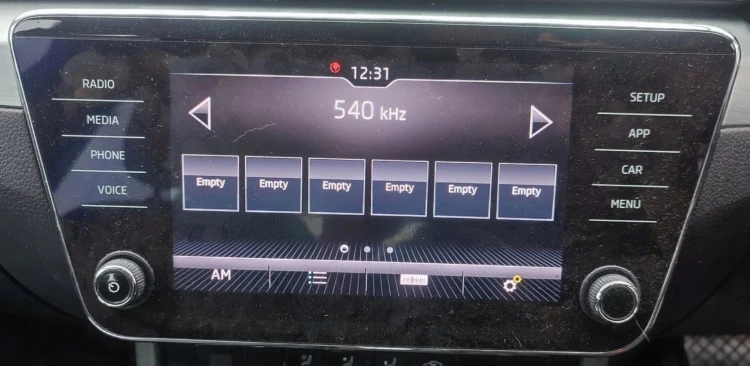 WYŚWIETLACZ SKODA SUPERB III (2015-2019) 1.6 TDI 120KM 3V0919605E