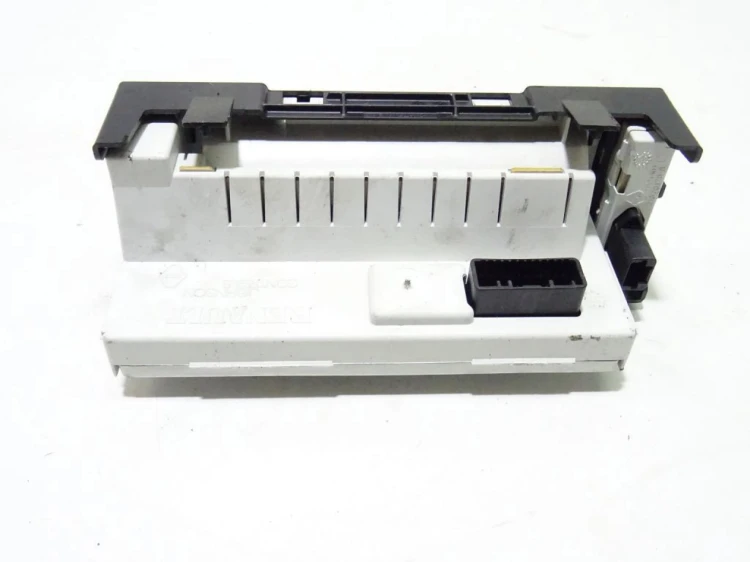 WYŚWIETLACZ RENAULT MEGANE II LIFT (2005-2008) 8200722450