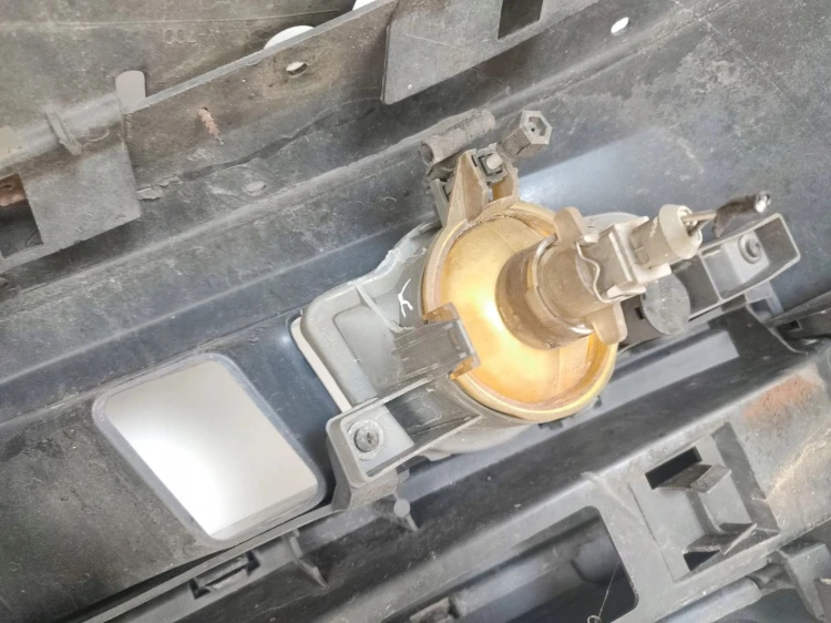 ZDERZAK PRZÓD VOLVO V40 I LIFT (1999-2004) 1.9 DI 115KM