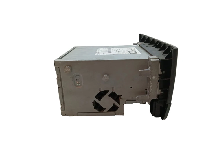 RADIO MERCEDES C W204 LIFT (2011-2014) 1.6 CGI 156KM A2049009510