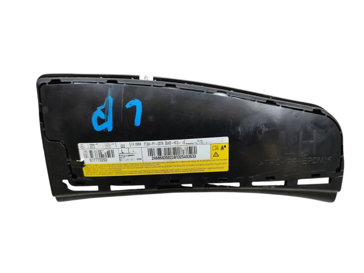 PODUSZKA FOTELA LEWA MERCEDES A W176 (2012-2015) 1.6 CGI 122KM 617773203