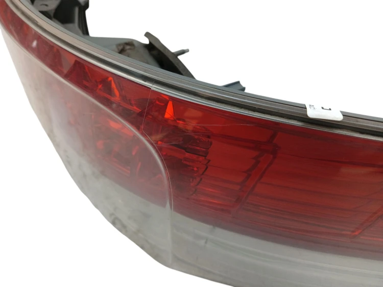 LAMPA PRAWY TYŁ TOYOTA AVENSIS T27 (2009-2011) 1.8 VALVEMATIC 147KM